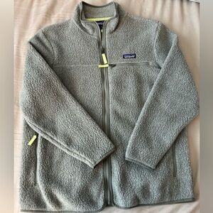 Women’s Patagonia full zip Sherpa. Excellent condition! Size medium